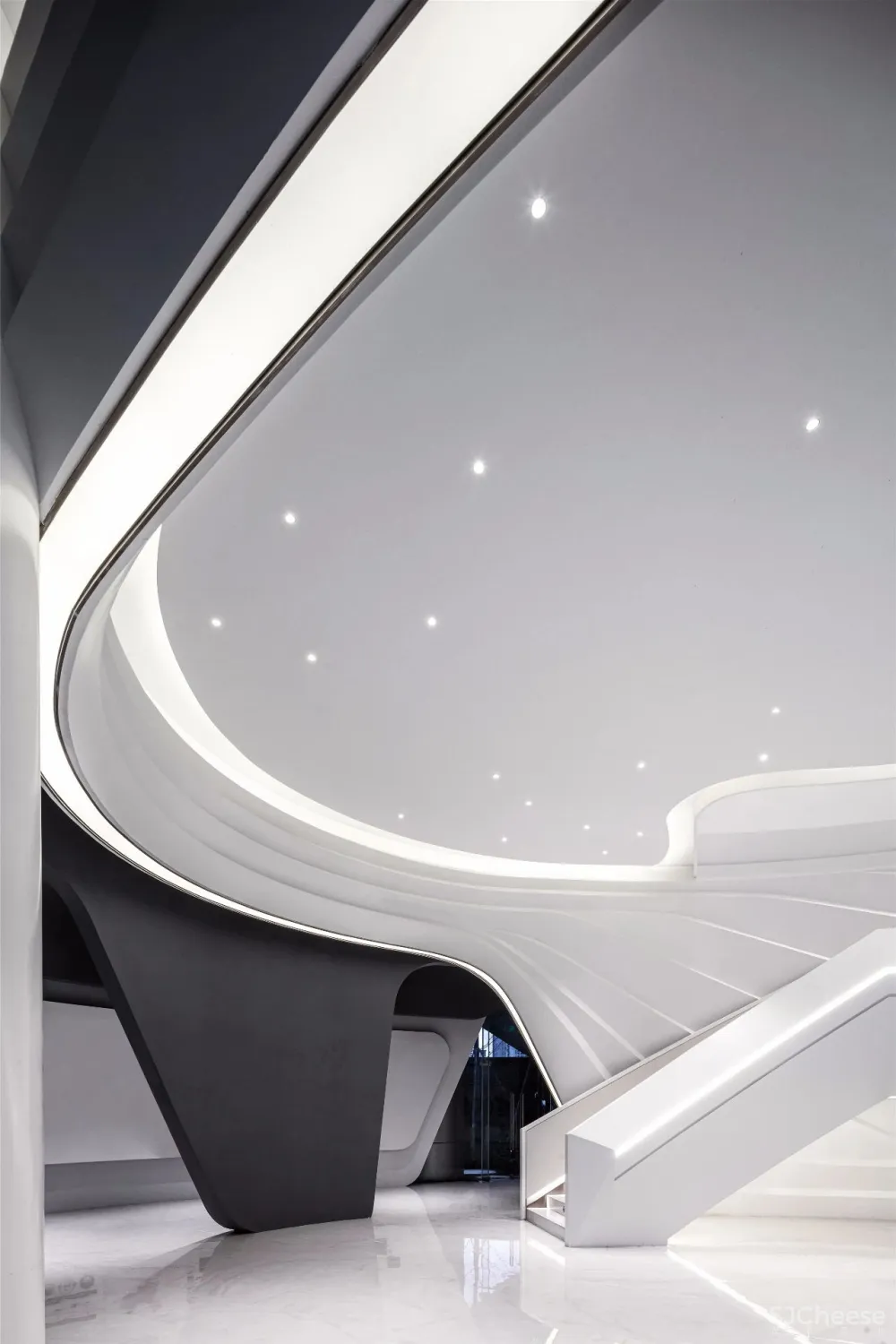 凌子达新作 星云流动的空间