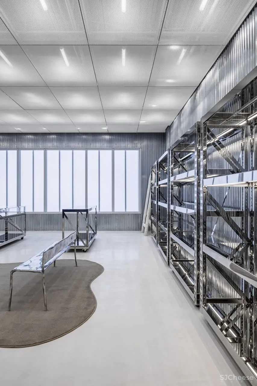 迈阿密设计街区的Off White,可不只是一家商店