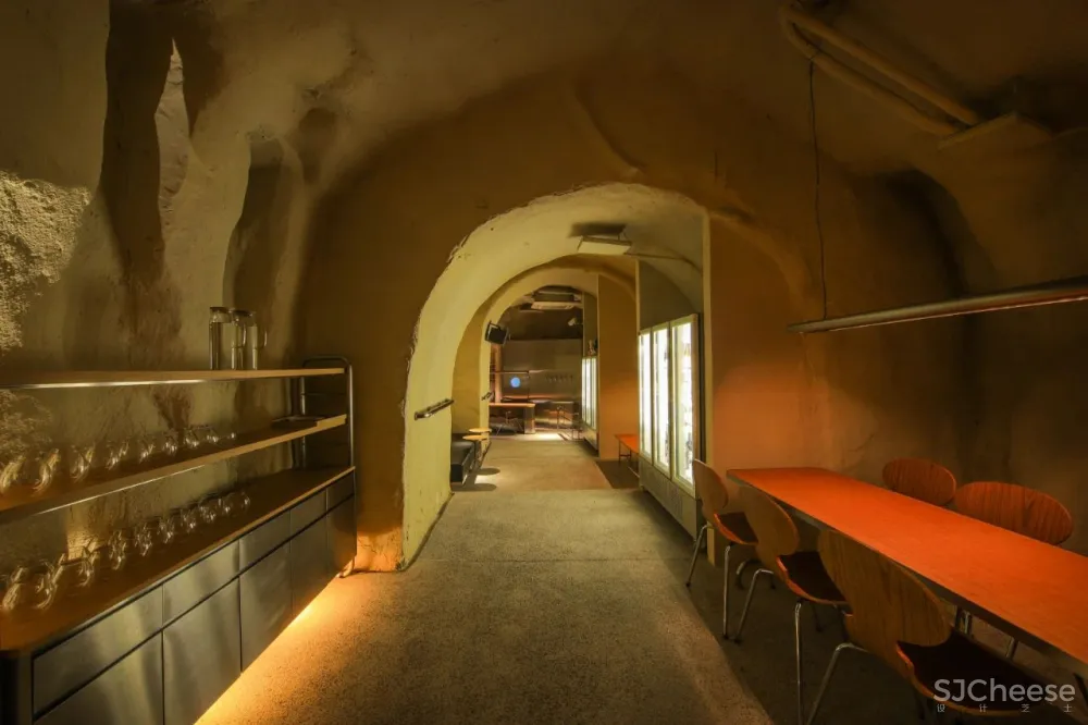 Hops Caver：从未来到过去，防空洞变酒吧