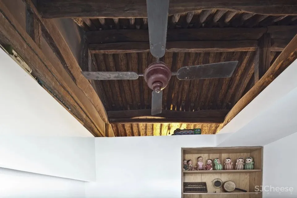 北京这栋沉静百年的老宅没有爆改,却把过道运用得淋漓尽致!