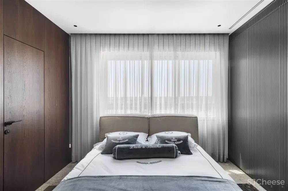 170㎡顶层复式,极简轻奢!