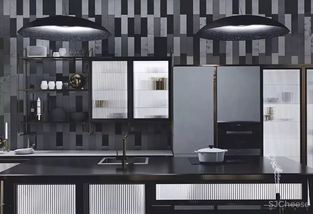 高级黑,超帅气的设计配色!