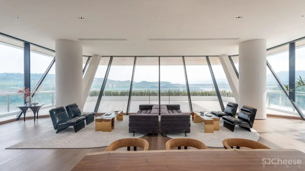 重庆滨江边的“时光之轮” 元禾大千