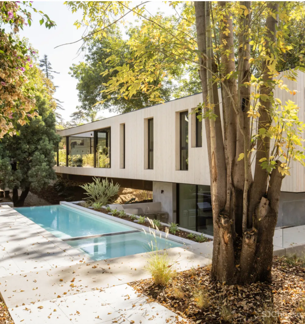 418㎡ 建筑师之家,在树林里探索极简主义美学