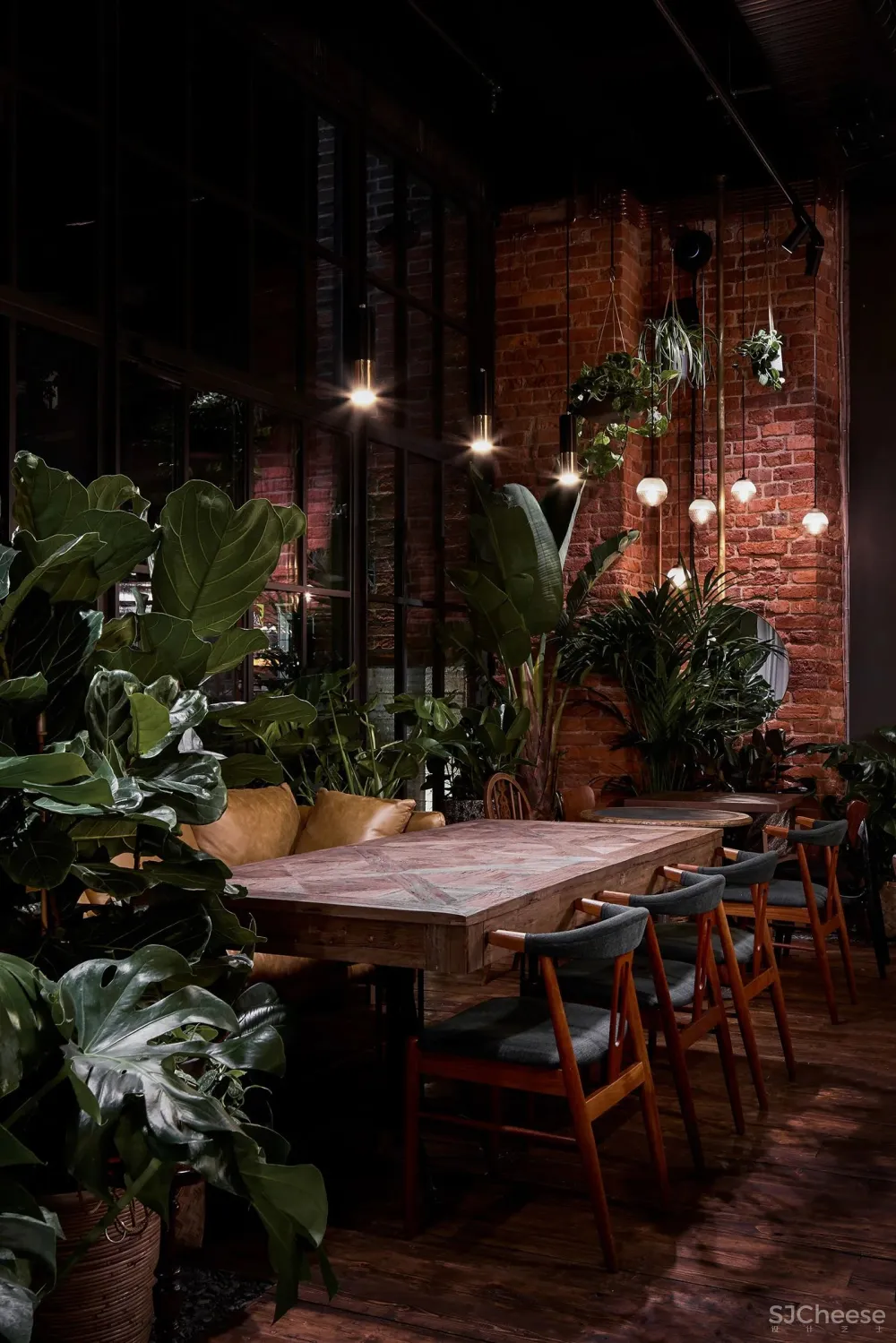 旧仓库爆改小酒馆，太有气氛了