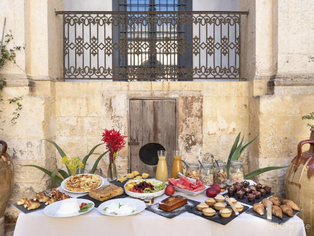 159 年历史的遗迹艺术酒店,收藏了极简、侘寂、巴洛克、拜占庭等风格!