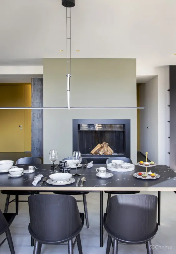 如何把高姿态的天鹅绒运用得优雅又接地气?这个家一定是个完美示范