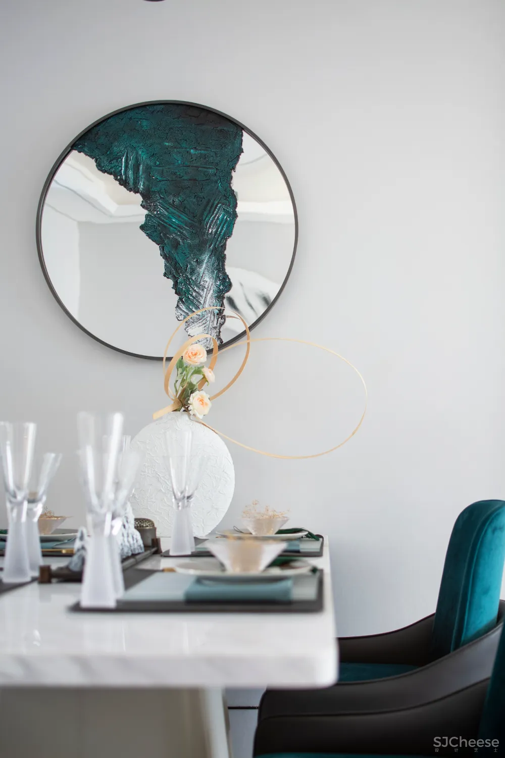 香港方黄新作:这年青春我们正好 玩转新时尚的马卡龙与水墨丹青