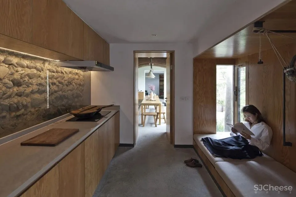 北京这栋沉静百年的老宅没有爆改,却把过道运用得淋漓尽致!