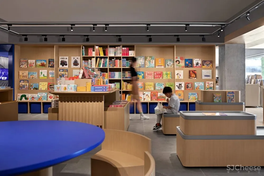 立品设计 郑铮 一家书店，点亮一座城市的文化灯塔