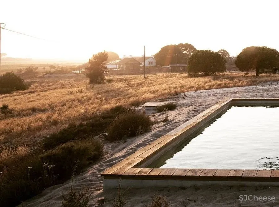 乡下民宿越做越精致，它们却反其道而行：越简陋越高级