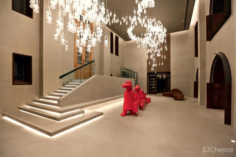 百年医院爆改五星级酒店,历史建筑表皮下,内里却这么前卫时尚