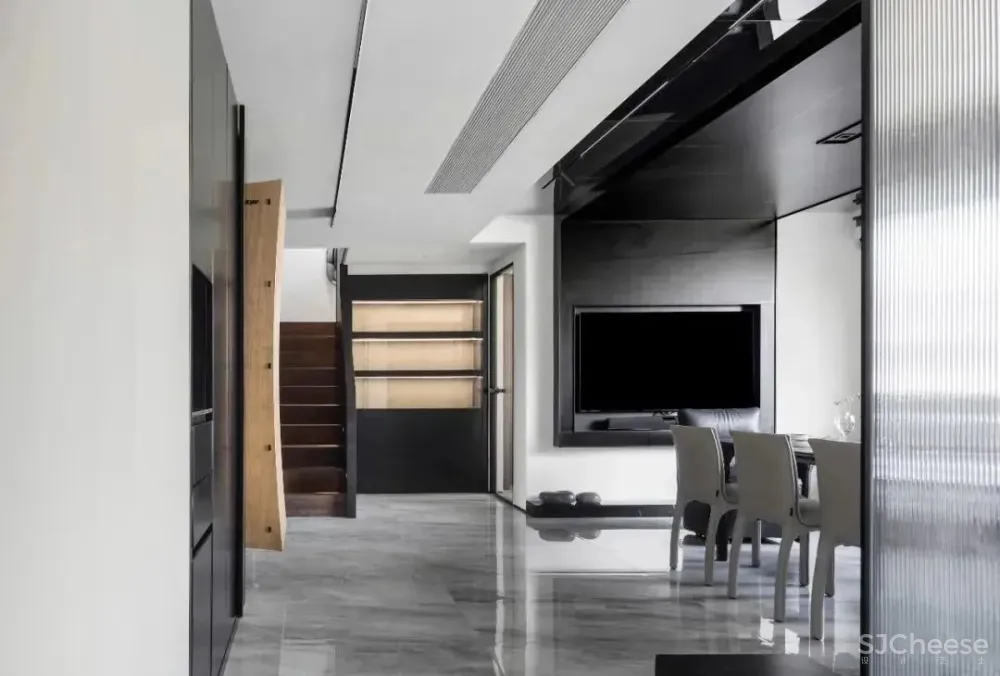 240㎡复式低干预痕迹的设计,在黑白色调中体现高级感 匠人筑语空间设计工作室