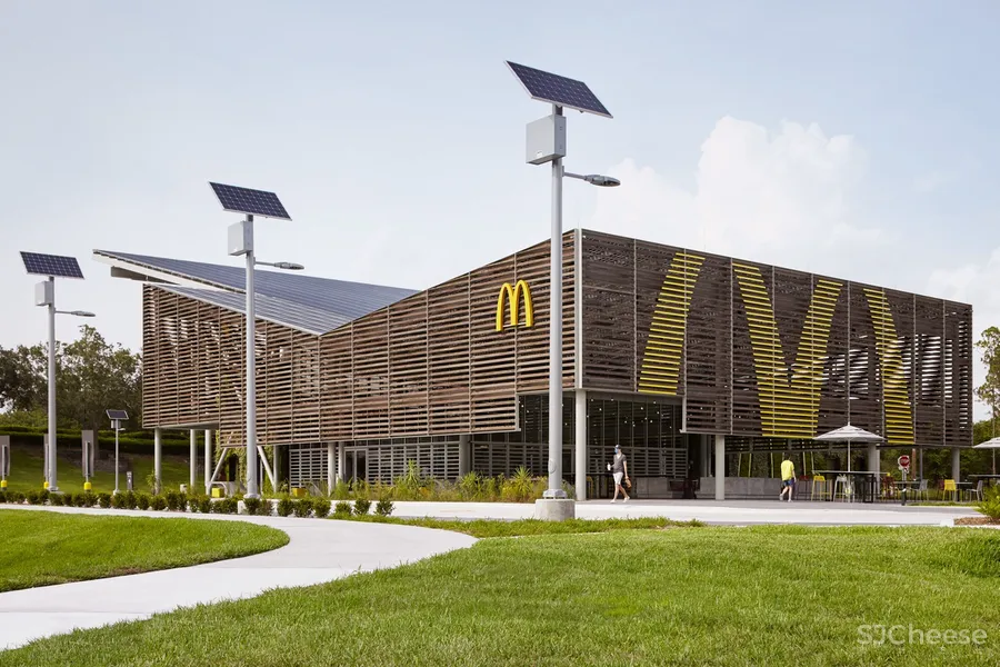 麦当劳第一家全球旗舰餐厅开幕!看似「简易」的设计,却能全靠自己发电