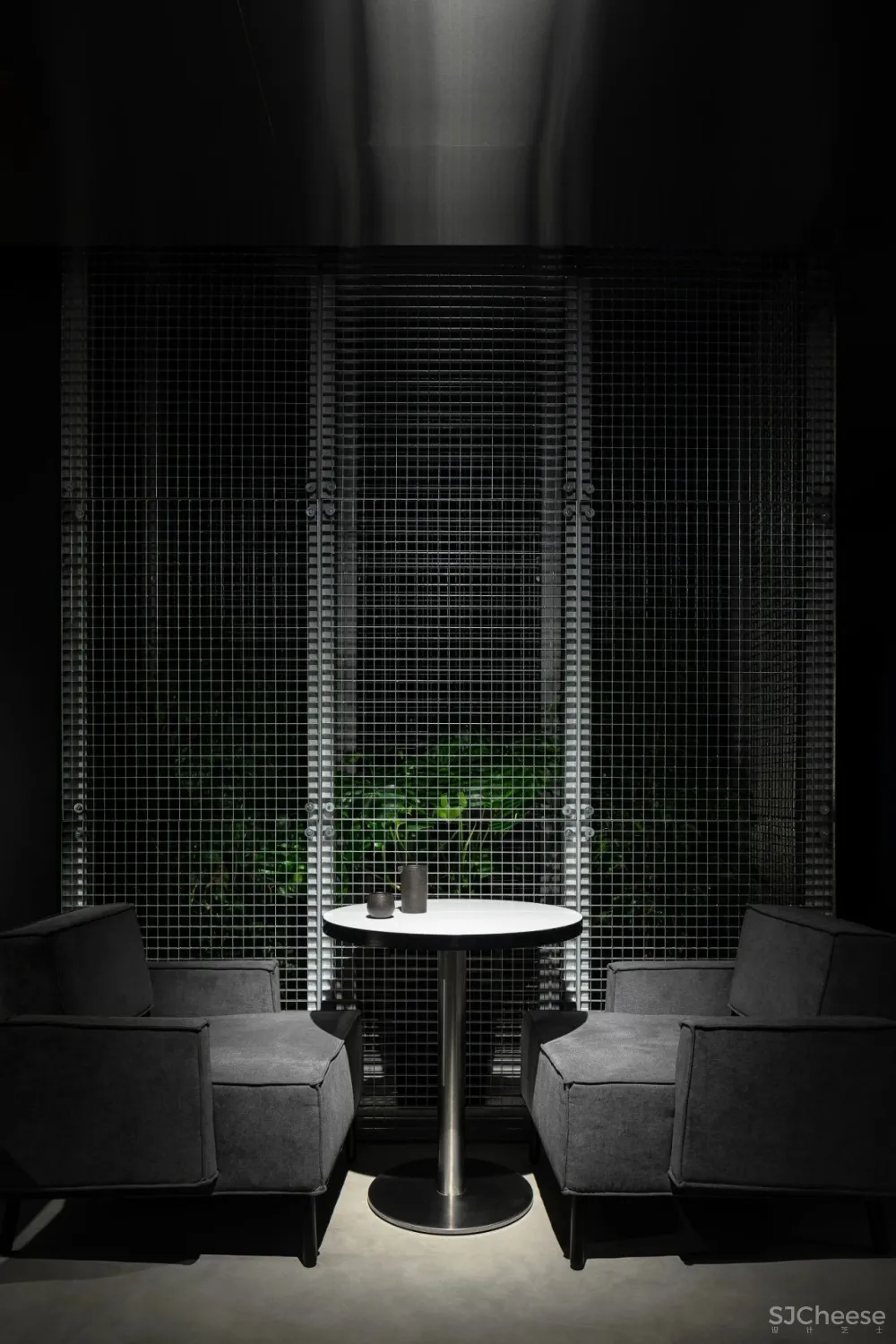 材质极致运用，拉丝不锈钢赋予空间高级感！