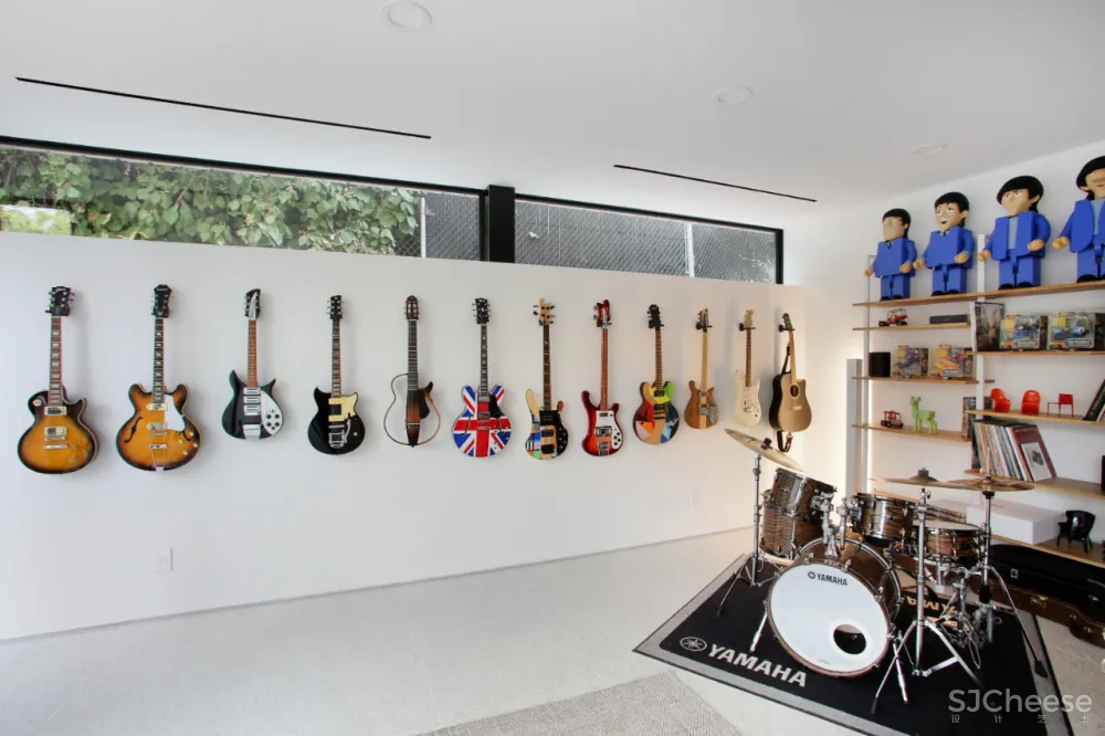 418㎡ 建筑师之家,在树林里探索极简主义美学