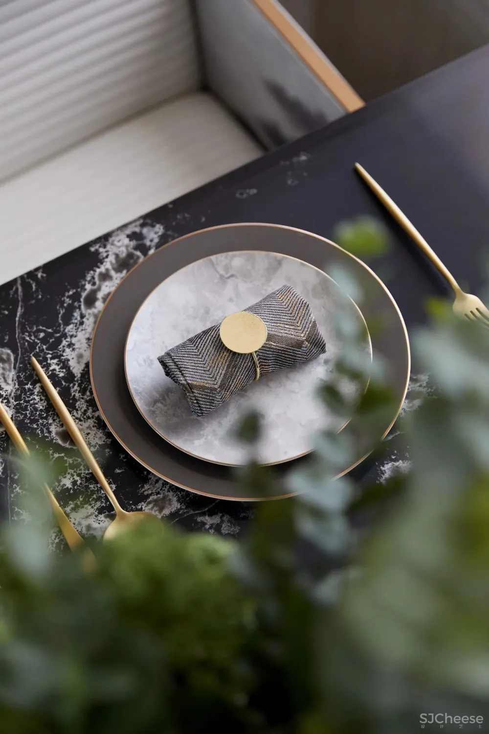 236㎡儒雅复式样板间,褪去形式后的本真,直达心门的素雅风