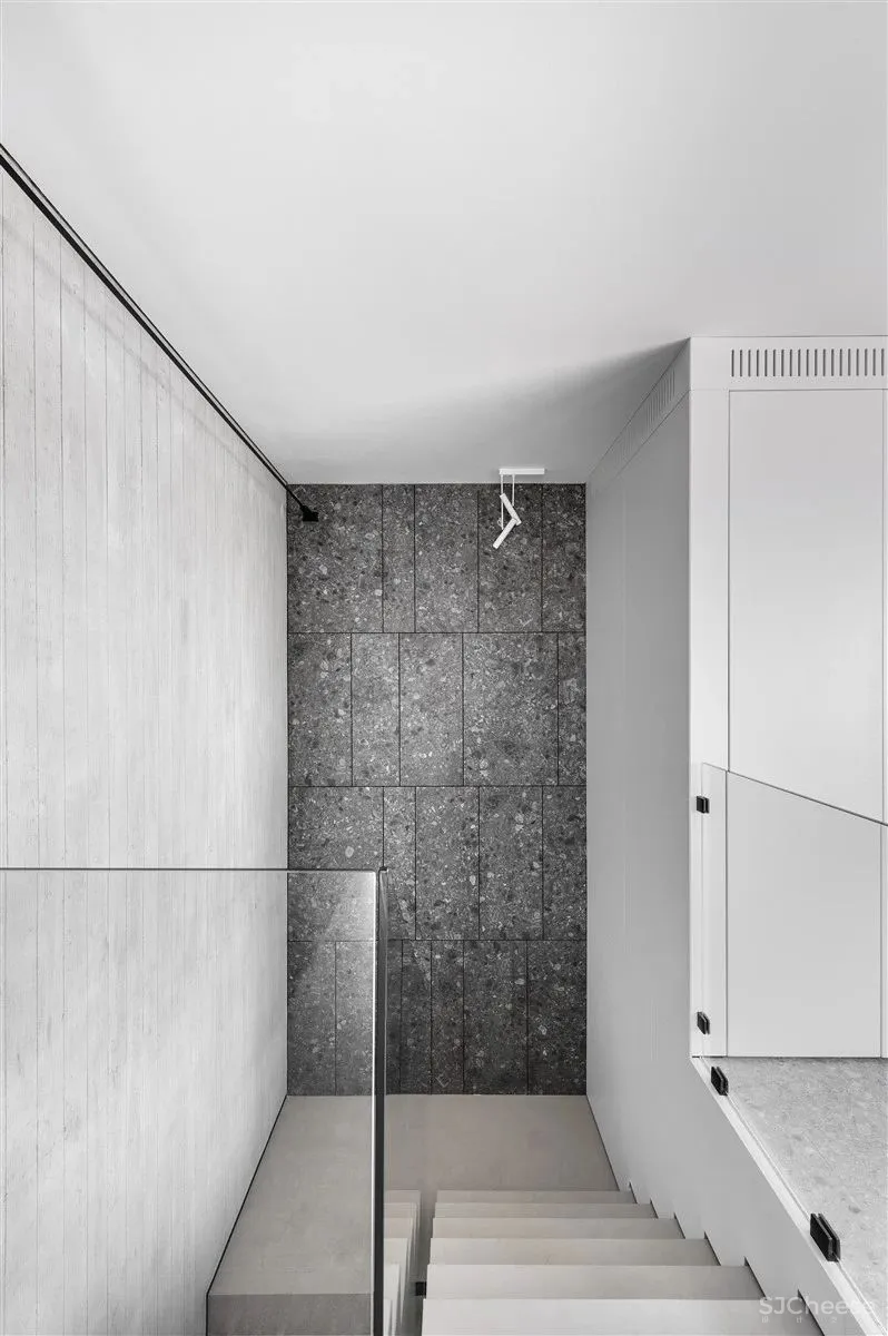 170㎡顶层复式,极简轻奢!