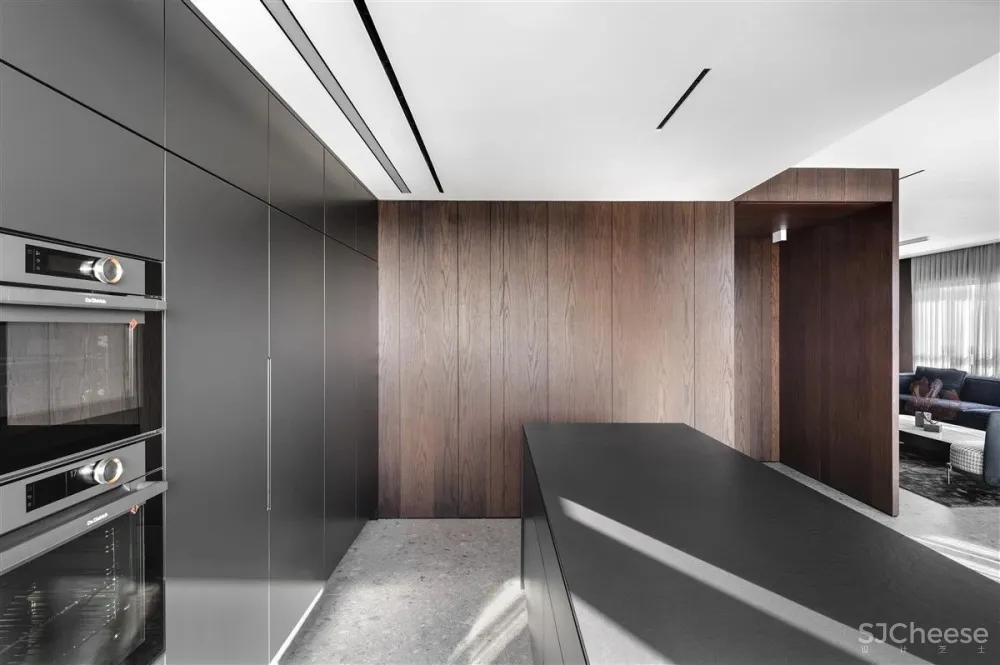 170㎡顶层复式,极简轻奢!