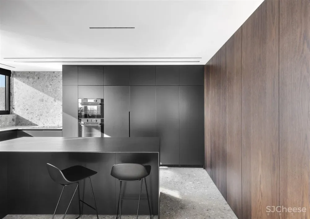 170㎡顶层复式,极简轻奢!