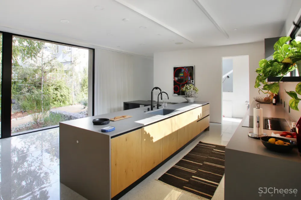 418㎡ 建筑师之家,在树林里探索极简主义美学