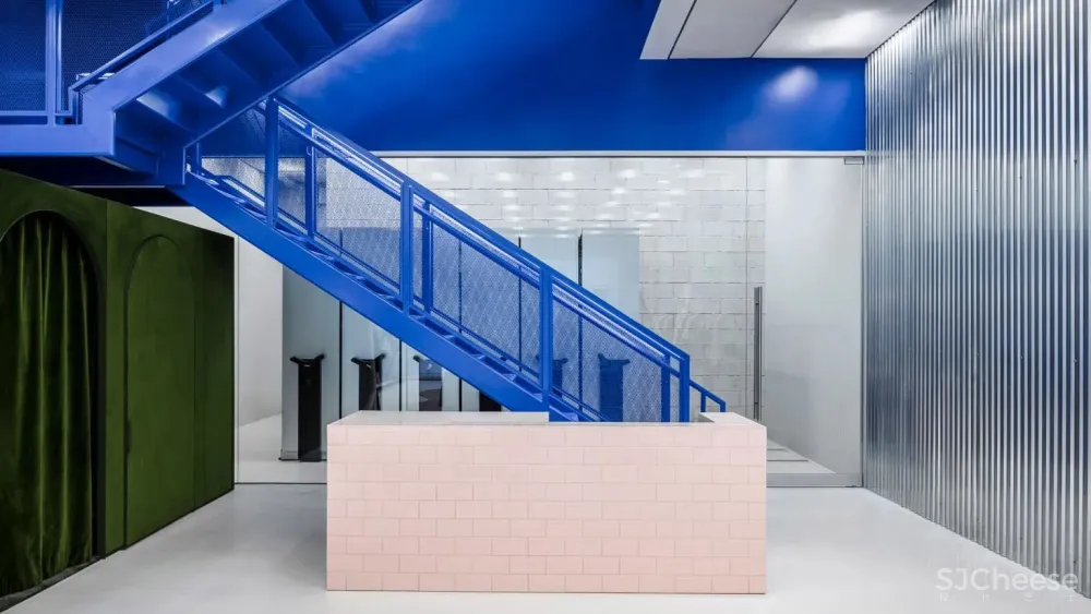 迈阿密设计街区的Off White,可不只是一家商店