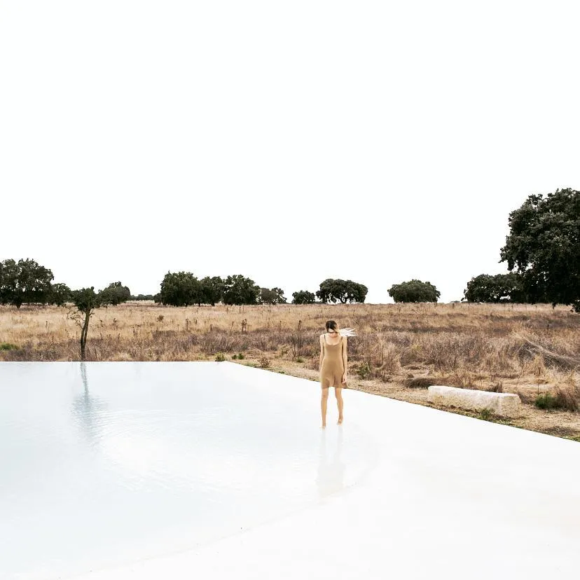 乡下民宿越做越精致，它们却反其道而行：越简陋越高级