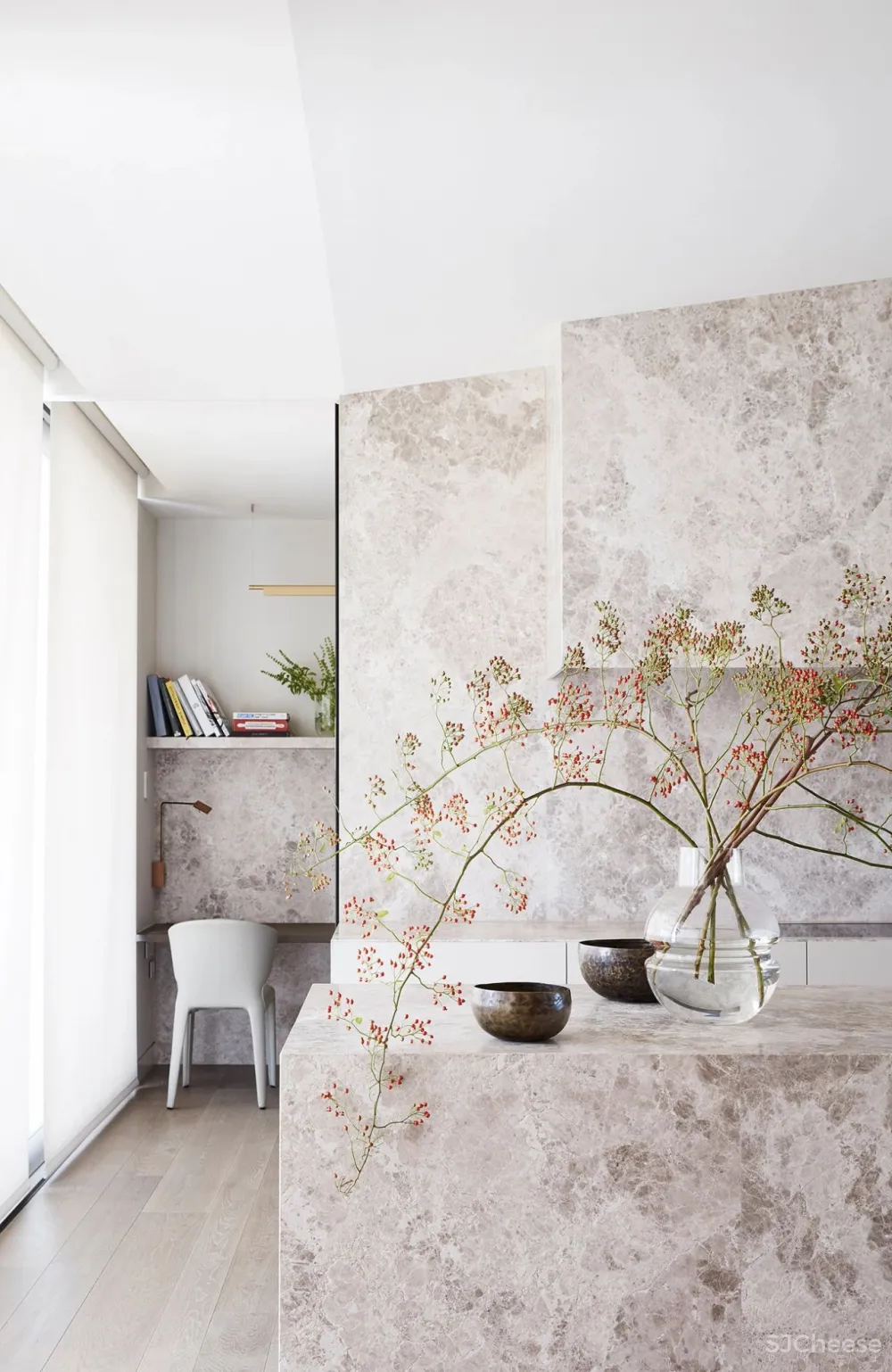 这个家 7 米高的旋转楼梯,美翻了!