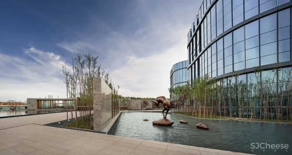 光影幻变的诗意空间，构筑当代艺术的解构哲学