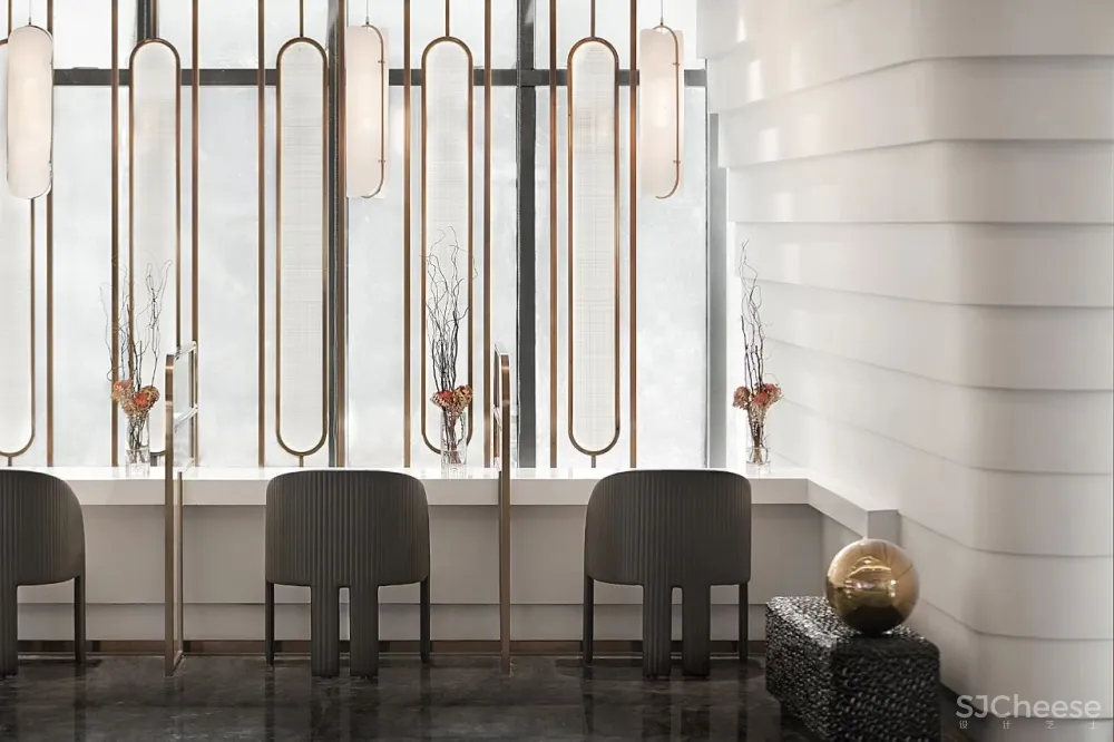 光影幻变的诗意空间，构筑当代艺术的解构哲学