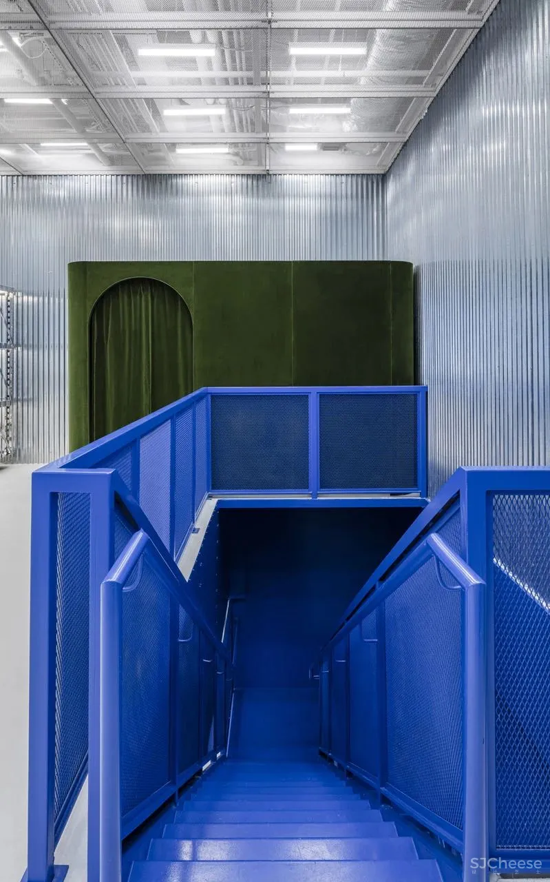 迈阿密设计街区的Off White,可不只是一家商店