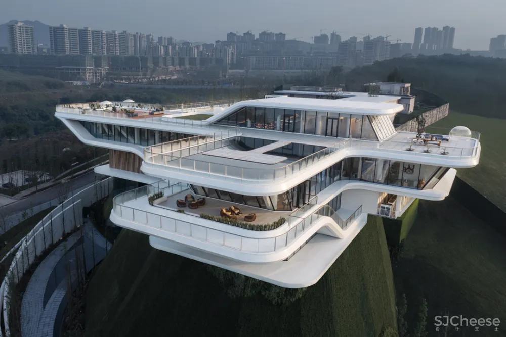 重庆滨江边的“时光之轮” 元禾大千