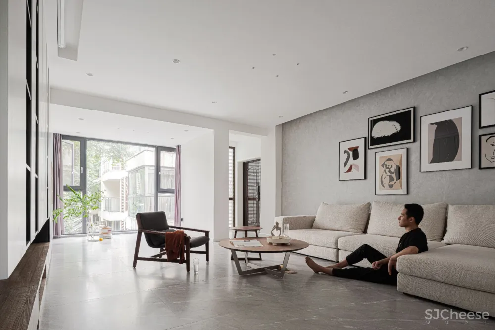 三层错层空间结构的趣味性,极简生活的本色