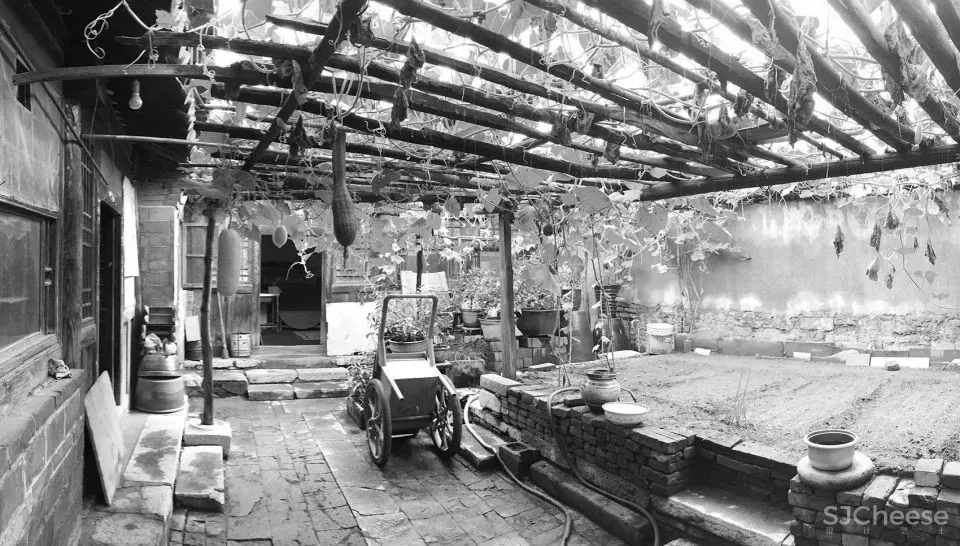 北京这栋沉静百年的老宅没有爆改,却把过道运用得淋漓尽致!