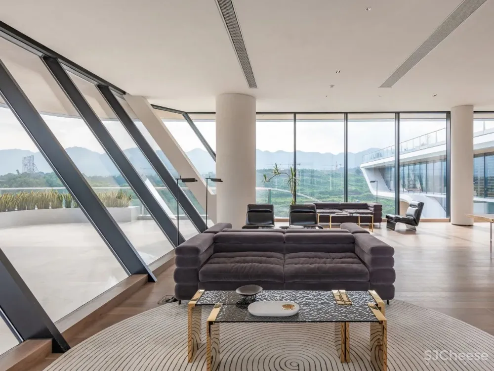 重庆滨江边的“时光之轮” 元禾大千