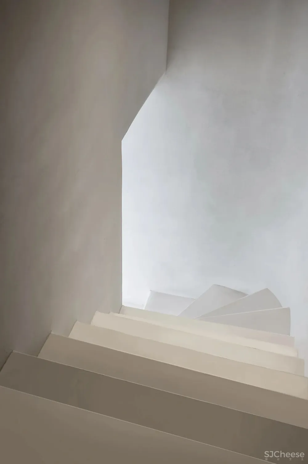 深圳埂上设计丨这栋洁净纯白的建筑，让人彷如置身圣托里尼岛