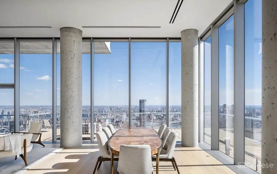 毛坯感的顶层公寓，一个月租金68万，三种软装陈设，哪种更高级？