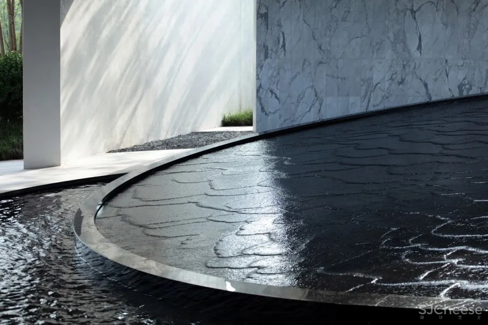 重庆滨江边的“时光之轮” 元禾大千