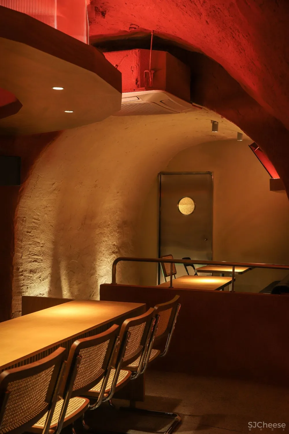 Hops Caver：从未来到过去，防空洞变酒吧