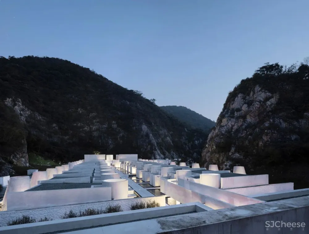 张雷新作 南京深坑酒店—矿坑石料雕琢的美学空间,是酒店也是美术馆