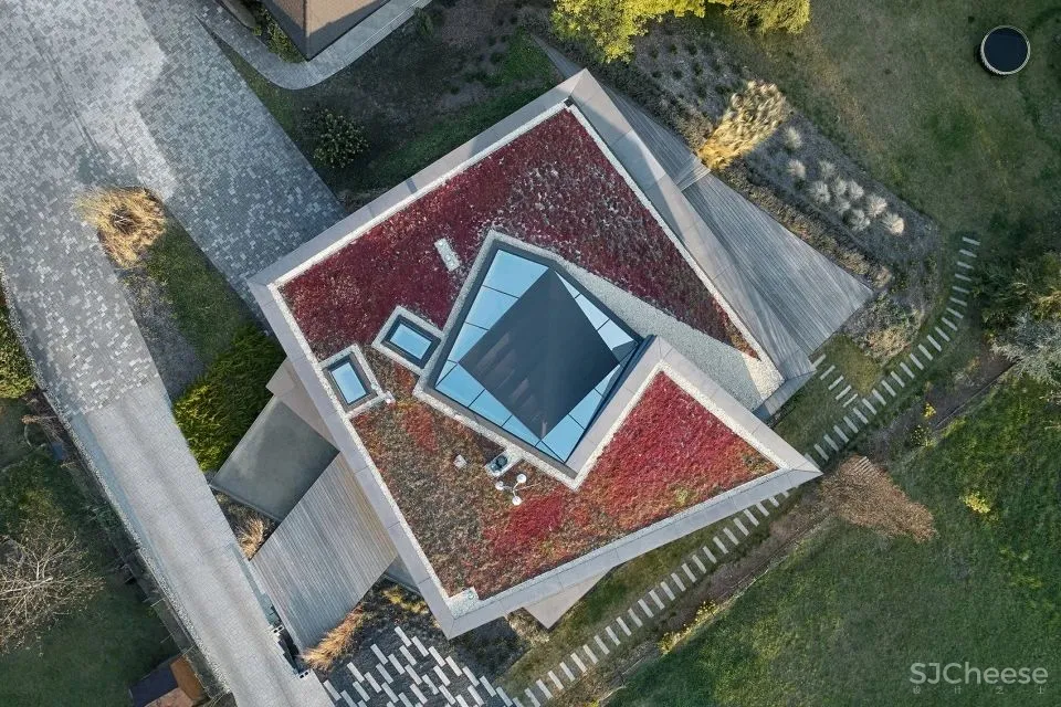 COLL COLL 一座不折不扣的功能性住宅 Sophia住宅