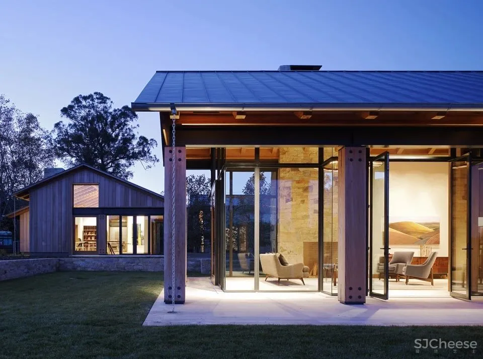 多样且互补的室内外生活体验 Mountain Wood乡村住宅 Walker Warner Architects