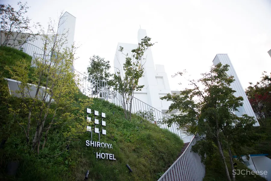 藤本壮介新作建成!300年日本老旅店重建,竟然变成一座山