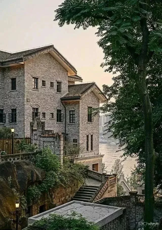 谢柯-既下山·重庆生活的复杂和冲突,都在这间院落“缴械投降”!