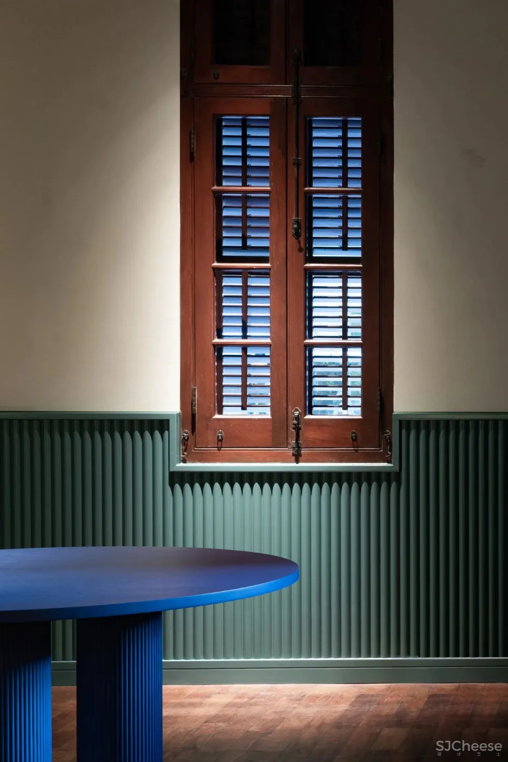 双子座俞挺的两个新作:一座妖的乐园、一个文学爱好者的客厅