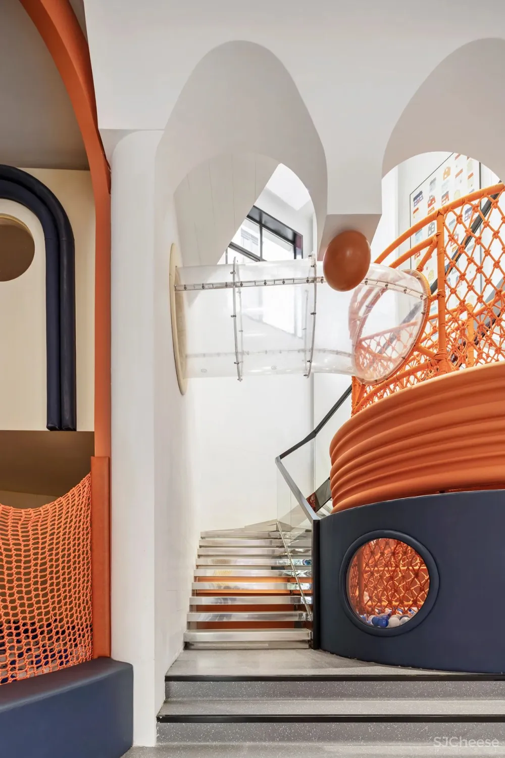 CLV×万科：色彩梦幻联动，打造都市中的“天真避难所”!