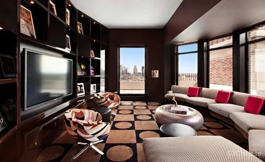 3 亿的顶层公寓，老房改造成极简的前卫豪宅，网友：“一般人欣赏不来“