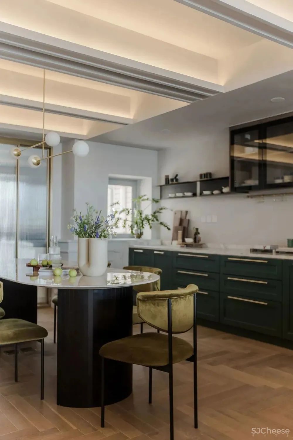 175㎡“职住一体”的家,旋转楼梯融入法式风情,装出大宅气度 吾隅设计