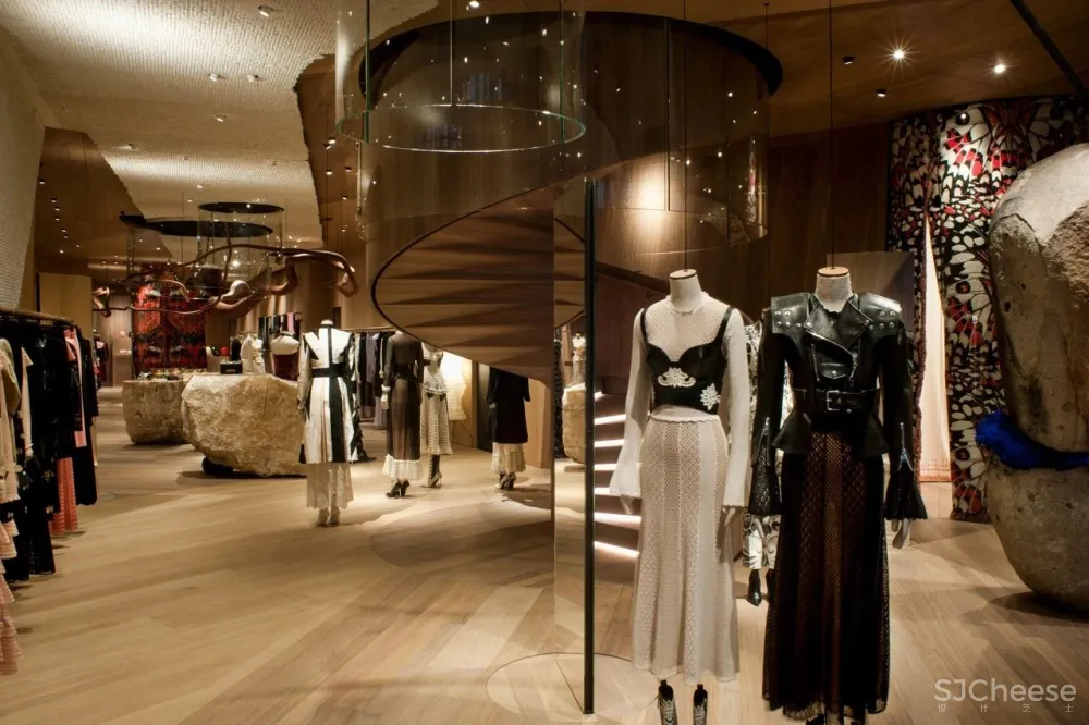 Alexander McQueen 的旗舰店,灵感竟源于一栋乡下房子!