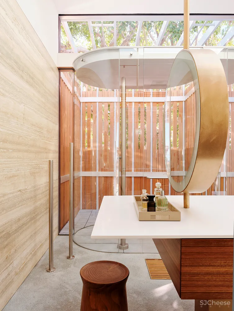 这栋180°全景「玻璃屋」,透明楼梯、网红滑梯,每件家具都是定制款!